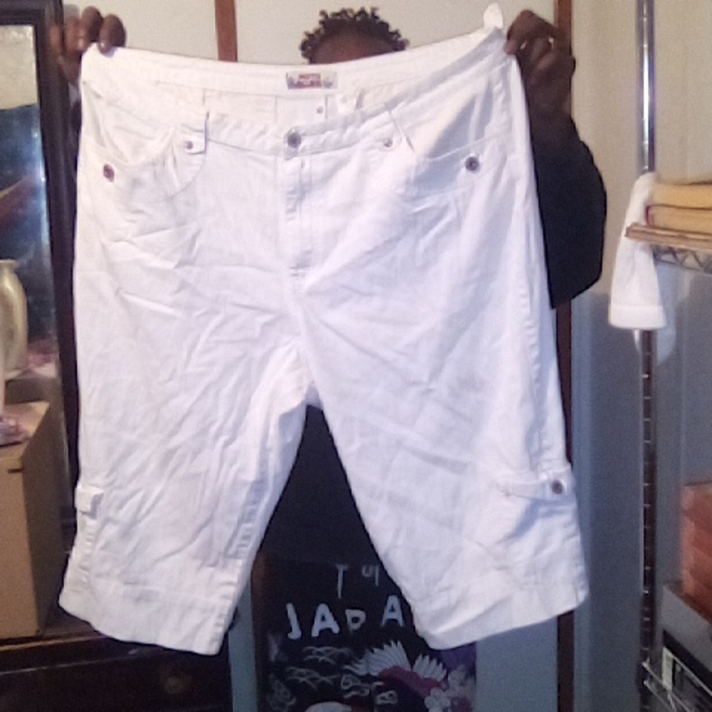 Capris, size 20, white